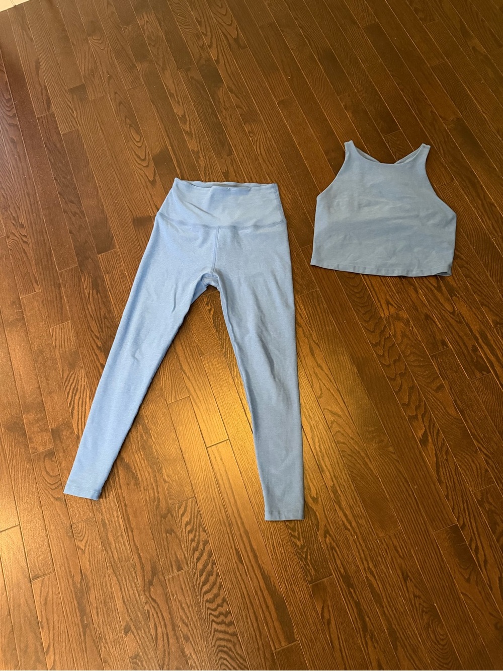 Beyond Yoga Spacedye Set, Sky Blue Heather. Size M. Excellent condition.